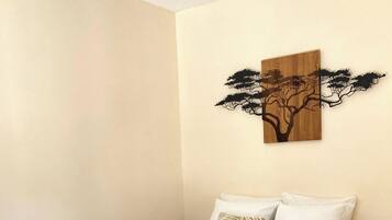 5 chambres, bureau, fer et planche Ă  repasser, lit parapluie