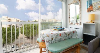Bright studio flat for 4 people near the sea