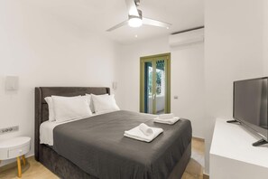2 bedrooms, iron/ironing board, travel crib, WiFi - Ampelas Nostalgia Escape-Poseidon Gem in Paros (Ampelas)