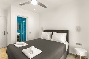 2 bedrooms, iron/ironing board, travel cot, WiFi - Ampelas Nostalgia Escape-Poseidon Gem in Paros (Ampelas)