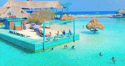 Blue Sea Condo. located just 5 min from one of the best beach areas in Roatan.