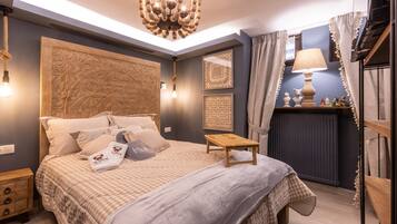 Deluxe Villa | 3 bedrooms, desk, laptop workspace, blackout drapes