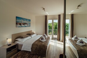 4 chambres, fer et planche à repasser, Wi-Fi, draps fournis