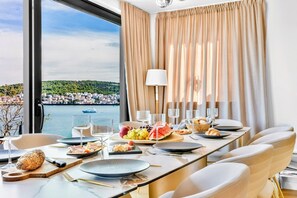 Dining - Luxury villa Destiny Ciovo by the sea with heated pool and sauna (Okrug Gornji)