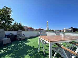 Outdoor dining - Holiday apartment Sonja with great terrace, near the beach and center (Krk)