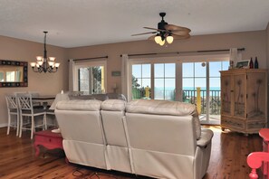TV, DVD player - ☀️Pool+Hot Tub-Short Walk to Beach-Cape San Blas 2B☀️ (Cape San Blas)