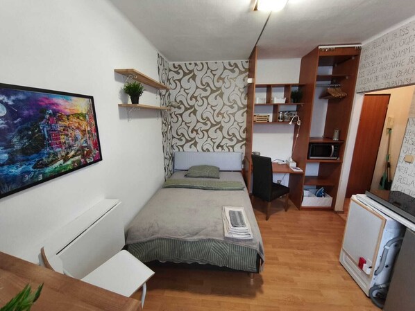 1 bedroom, iron/ironing board, WiFi, bed sheets