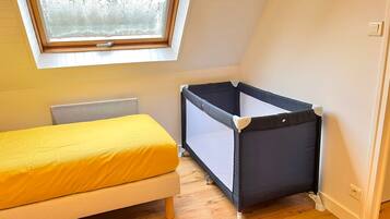 2 bedrooms, travel crib, WiFi, bed sheets