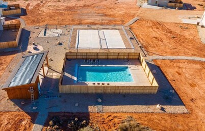 8 Acre Estate I Swimming Pool & Hot Tubs I 8 Homes