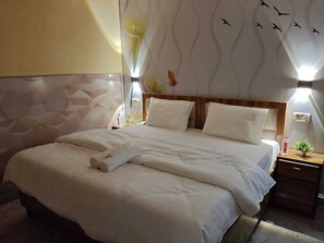 Comfort Double or Twin Room | Laptop workspace, free WiFi - Milestone Homestay Agra (Agra)
