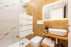 Comfort Triple Room, 1 Queen Bed with Sofa bed | Bathroom