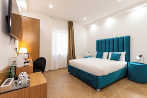 Comfort Room, 1 Queen Bed | Minibar, in-room safe, desk, laptop workspace - Affresco LR Collection (Rome)