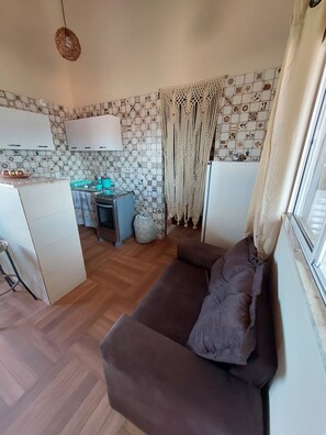 Living area - Nice and cozy apartment on Cacha Pregos beach, Bahia. We accept pets. P (Praia do Atlantico Vera Cruz)