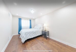 4 chambres, fer et planche à repasser, Wi-Fi, draps fournis