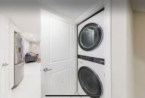 Charming 4-bedroom house in brilliant Markham with AC, WiFi