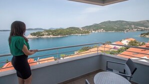 A balcony with a view of a coastal area, including a body of water and distant hills. - Villa Paradiso (Dubrovnik)