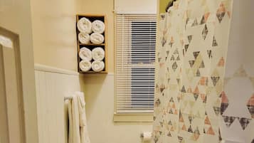 タオル、石鹸、トイレットペーパー