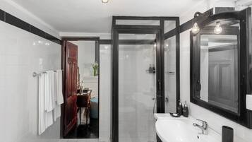 Exclusive Bungalow, 3 Bedrooms, Mountain View | Bathroom | Free toiletries, hair dryer (on request), bathrobes, bidet