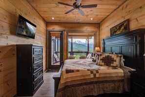 5 quartos, escrivaninha, ferros/tábuas de passar roupa, berço de viagem