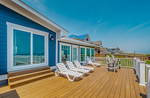 Terrace/patio - The Sandlot - Renovated & Right on the Beach! (Topsail Beach)