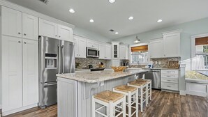 Coffee/tea maker, fridge, microwave, oven - Stairway to Hammock Heaven * Private Pool * Seasonal 2 Beach Sets (Destin)