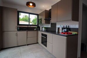 Køleskab, mikrobølgeovn, ovn, opvaskemaskine