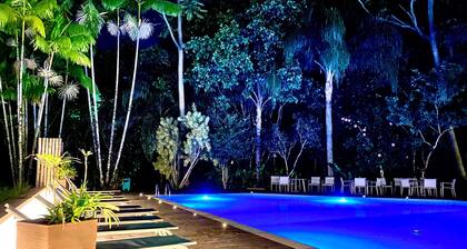 Paradise House with heated Jacuzzi and beach service