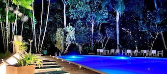 Paradise House with heated Jacuzzi and beach service