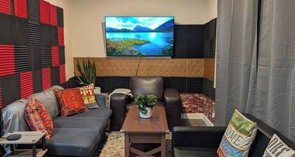 Charming 4-bedroom 1 floor house in the heart of Rocky Mountain House w/Piano