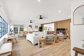 Smart TV - Luxurious 4BR 3BA Retreat in Coconut Grove w/ Pool, Parking, Covered Patio
 (Miami)