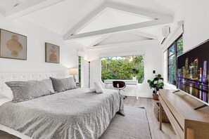 4 bedrooms, desk, iron/ironing board, free WiFi - Luxurious 4BR 3BA Retreat in Coconut Grove w/ Pool, Parking, Covered Patio
 (Miami)