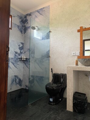 Deluxe Room, Courtyard View | Bathroom | Shower, free toiletries, towels, soap - Relax Villas Gili Air (Gili Air)