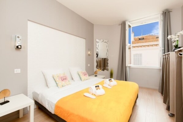 3 chambres, fer et planche à repasser, Wi-Fi gratuit, draps fournis