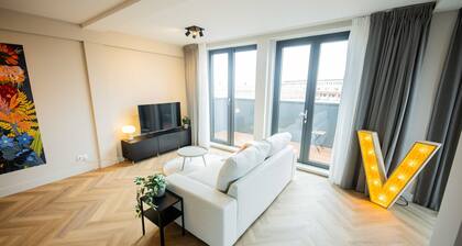 Charming City Penthouse Studio KS