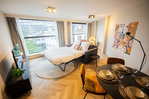 Premium 1BDR Apartment   KS