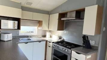 Kabin | Dapur pribadi | Lemari es, microwave, oven, dan kompor