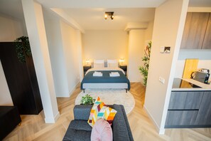 Iron/ironing board, internet, bed sheets