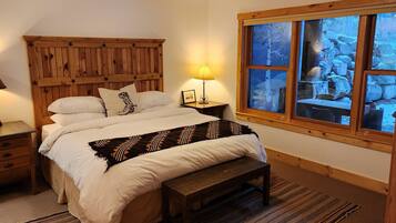 3 habitaciones, escritorio, tabla de planchar con plancha y wifi gratis