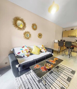 Smart TV - Luxury apartment with swimming pool in the heart of Guéliz in Marrakech (Marrakech)