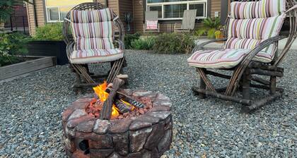 Cozy Peaks & Waters: family-friendly, kitchen, near golf, hiking & fishing
