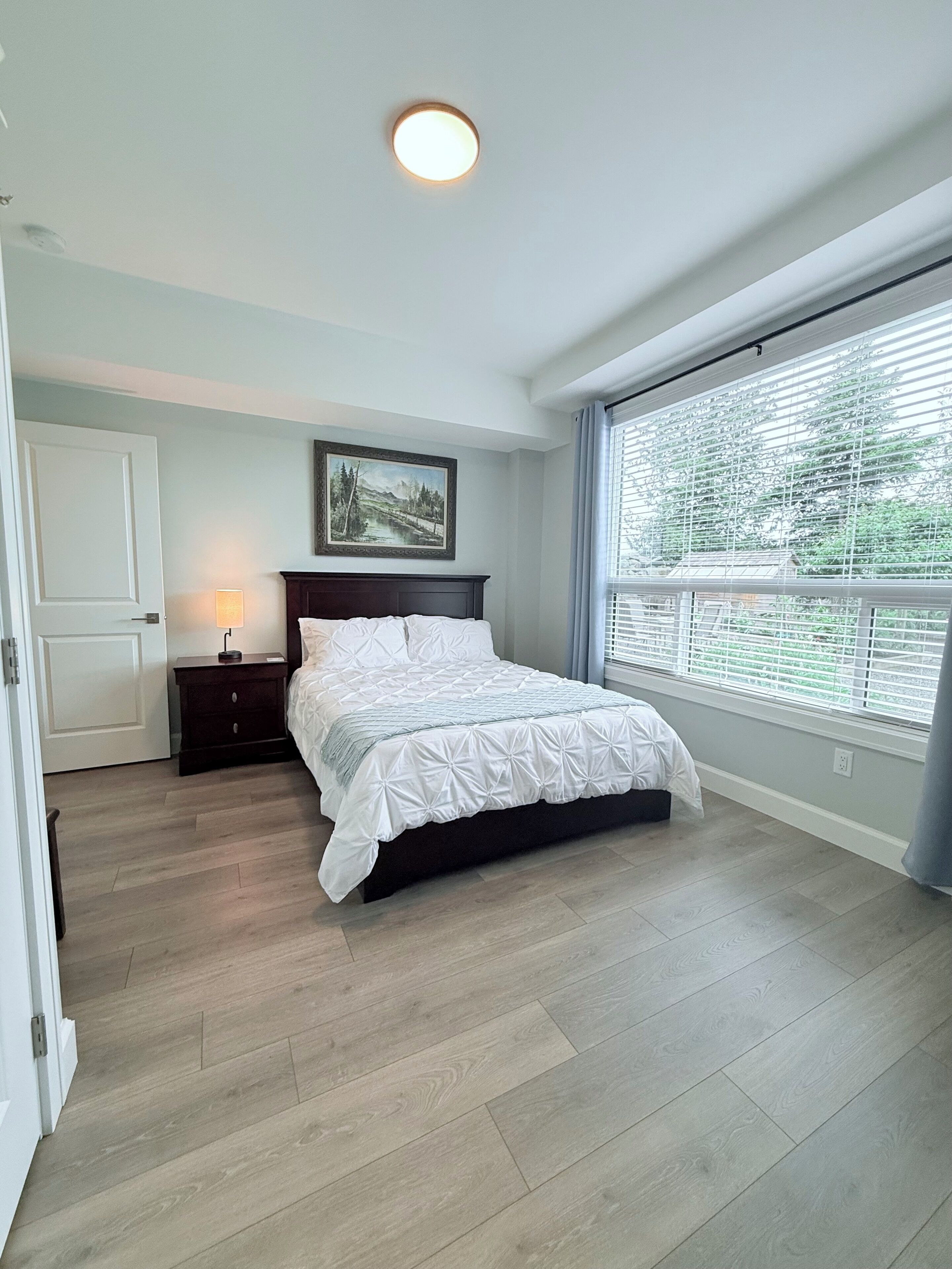 2 habitaciones, tabla de planchar con plancha, cuna de viaje y wifi 
