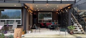 Cozy Peaks & Waters: family-friendly, kitchen, near golf, hiking & fishing