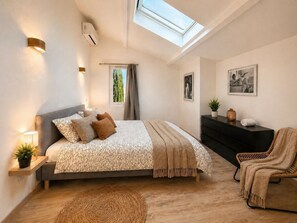 6 bedrooms, travel crib, free WiFi, wheelchair access