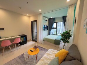1 bedroom, blackout curtains, iron/ironing board, free WiFi - SURIHOME- Vinhomes Grand Park Apartments (Ho Chi Minh City)