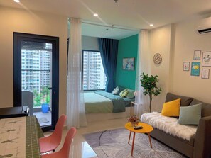 1 bedroom, blackout curtains, iron/ironing board, free WiFi - SURIHOME- Vinhomes Grand Park Apartments (Ho Chi Minh City)