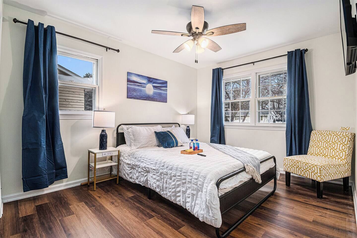 4 bedrooms, iron/ironing board, WiFi, bed sheets