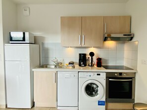 Private kitchen - BONIFACIO - Pretty 2 bedroom villa - sleeps 4 - Swimming pool - WIFI (Bonifacio)