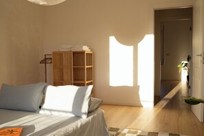 2 makuuhuonetta, silitysrauta/-lauta, ilmainen Wi-Fi, vuodevaatteet