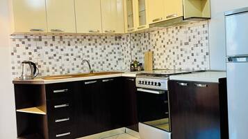 Apartment, 2 Bedrooms, Balcony, City View | Interior