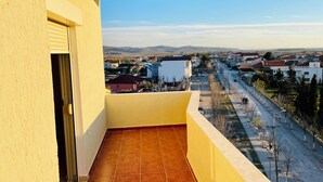 Departamento, 2 habitaciones, balcón, vista a la ciudad | Balcón